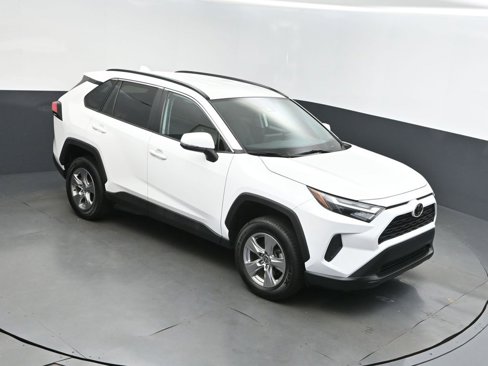 Used 2022 Toyota RAV4 XLE image 1