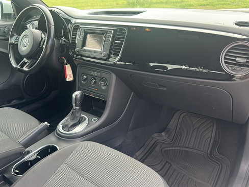 Used 2019 Volkswagen Beetle 2.0T S image 19