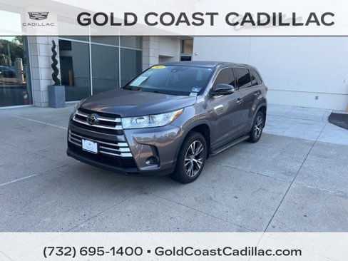 Used 2019 Toyota Highlander LE image 1