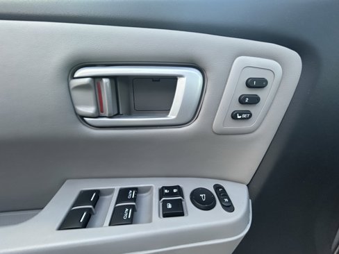 Used 2014 Honda Pilot Touring image 16