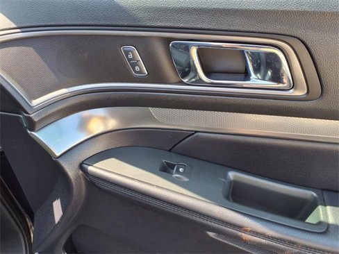 Used 2018 Ford Explorer XLT w/ Equipment Group 201A image 31