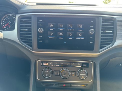 Used 2020 Volkswagen Atlas Cross Sport SE w/ Panoramic Sunroof Package image 9