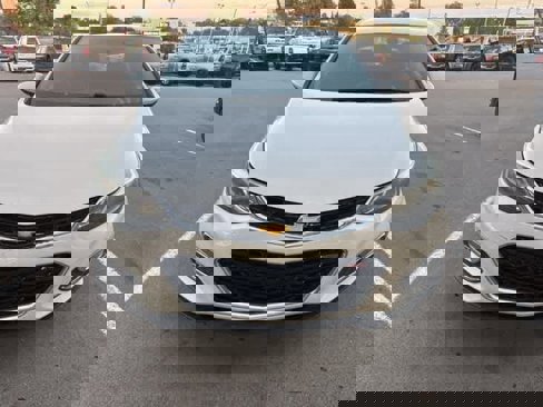 Used 2017 Chevrolet Cruze LT w/ Convenience Package image 2