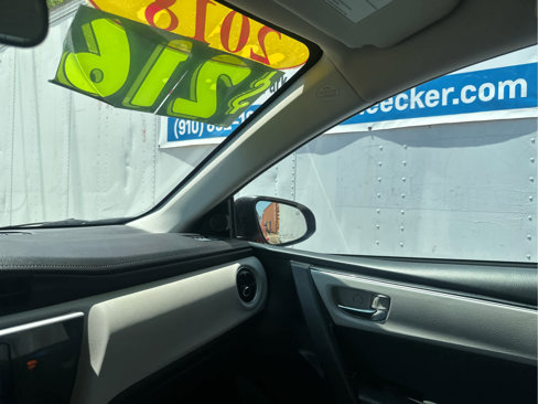 Used 2018 Toyota Corolla LE image 35