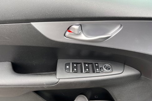 Used 2023 Kia Forte LXS w/ LXS Technology Package image 8