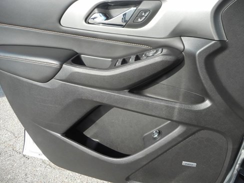 Used 2018 Chevrolet Traverse LT image 11