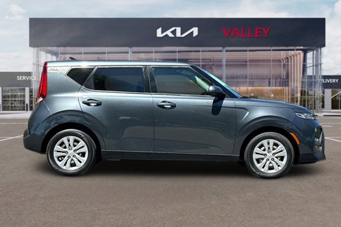 Certified 2022 Kia Soul LX image 3