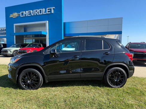 Used 2022 Chevrolet Trax LT w/ Midnight Edition image 4