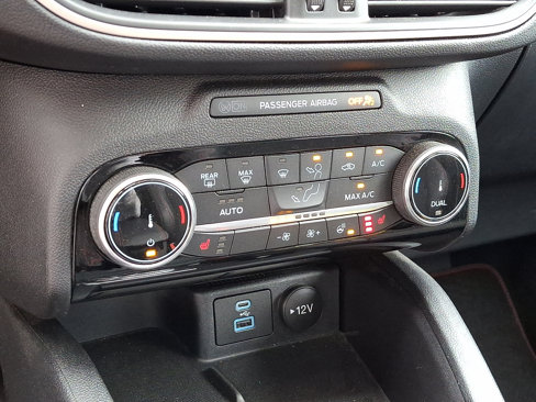 Certified 2022 Ford Escape SEL w/ SEL Stealth AWD Package image 17