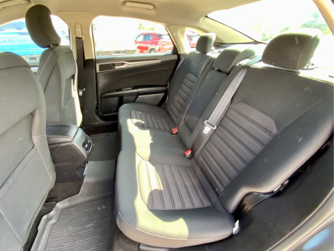 Used 2019 Ford Fusion SE image 27