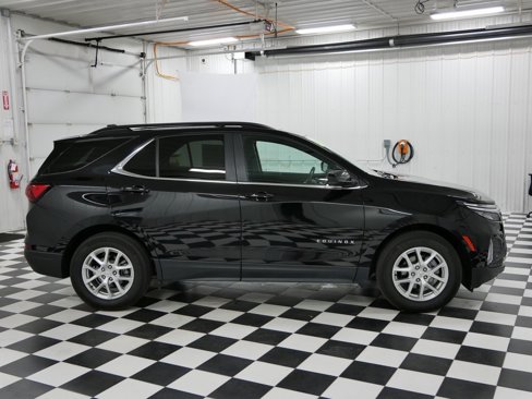 Used 2022 Chevrolet Equinox LT image 2
