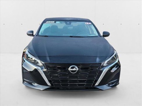 Used 2024 Nissan Altima 2.5 SV image 2