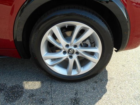 Used 2018 INFINITI QX30 image 2
