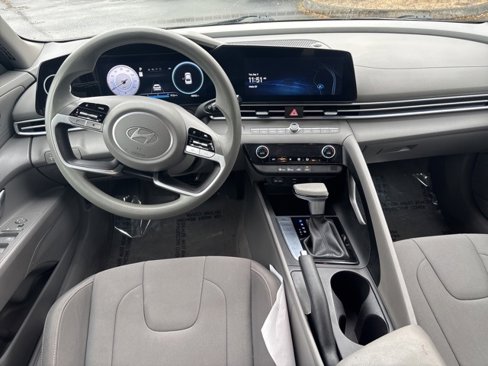 Used 2024 Hyundai Elantra SEL image 11