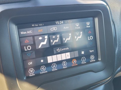 Certified 2018 Jeep Renegade Latitude w/ Safety & Security Group image 13