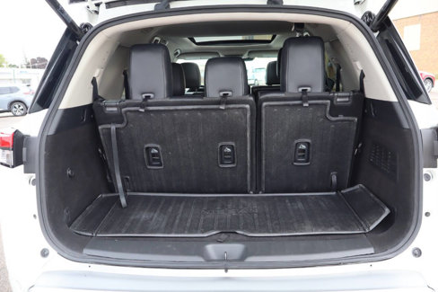 Used 2024 Nissan Pathfinder Platinum w/ Black Appearance Package image 11