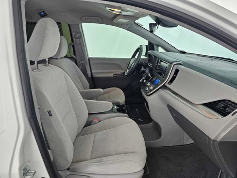 Used 2020 Toyota Sienna LE image 10