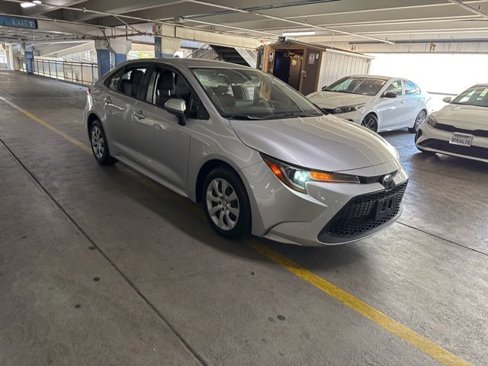 Used 2022 Toyota Corolla LE image 4