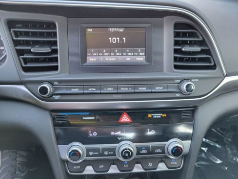 Used 2020 Hyundai Elantra SE image 12