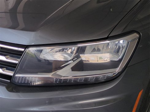 Used 2019 Volkswagen Tiguan SE w/ Panoramic Sunroof Package image 10