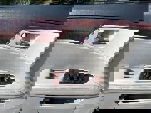 Used 2011 Toyota Avalon image 16