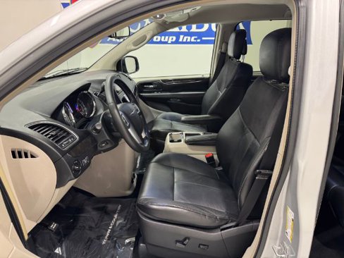 Used 2011 Chrysler Town & Country Limited w/ Trailer Tow Group image 10