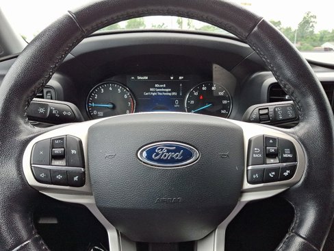 Used 2021 Ford Explorer XLT image 19