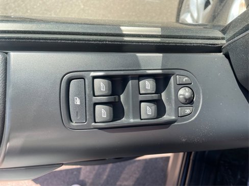 Used 2012 Land Rover LR2 HSE image 37