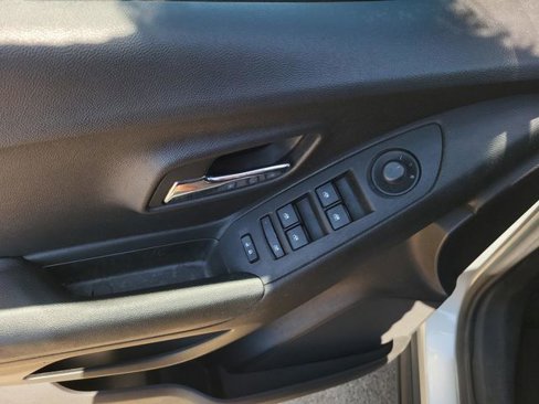 Used 2018 Chevrolet Trax LT w/ Redline Edition image 20