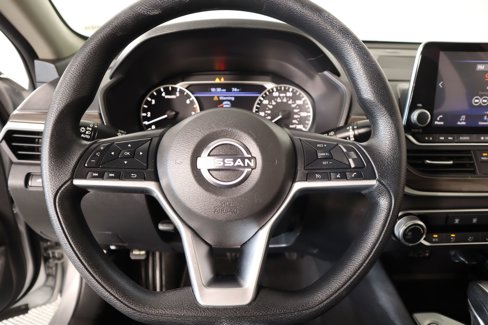 Used 2024 Nissan Altima 2.5 SV image 3
