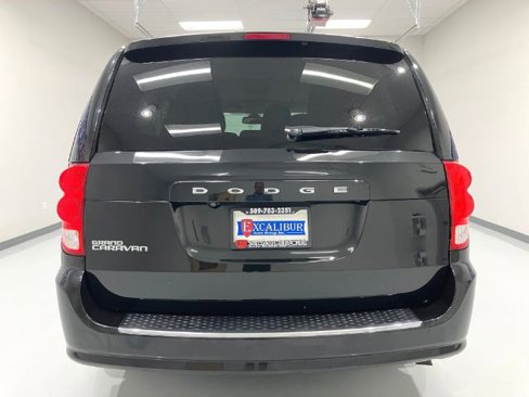 Used 2018 Dodge Grand Caravan SE image 17