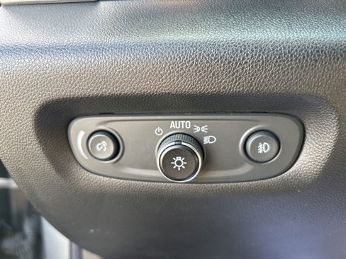 Used 2020 Chevrolet Traverse LT image 23