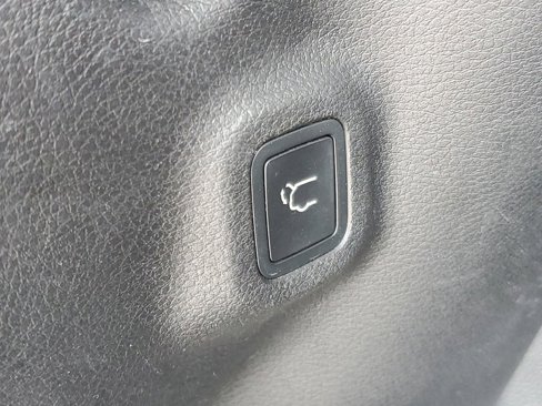 Used 2017 Jeep Compass Latitude w/ Popular Equipment Group image 8