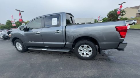 Used 2018 Nissan Titan SV image 8