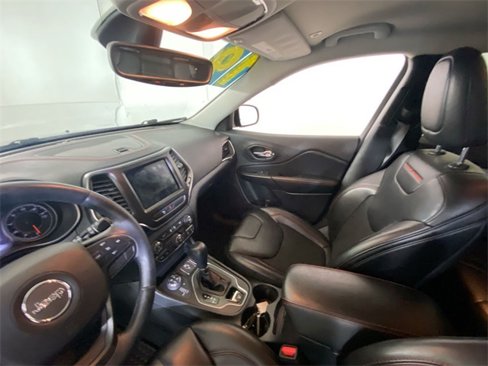 Used 2019 Jeep Cherokee Trailhawk w/ Cold Weather Group image 11