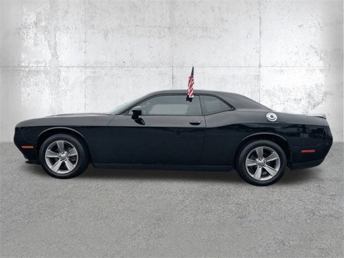 Used 2019 Dodge Challenger SXT image 7