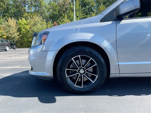 Used 2018 Dodge Grand Caravan GT image 30