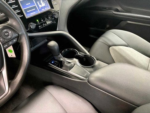 Used 2018 Toyota Camry LE image 20