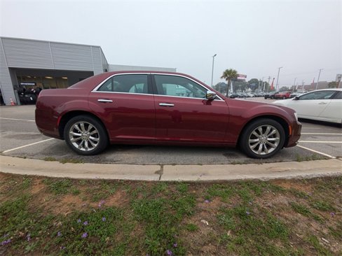 Used 2019 Chrysler 300 Limited image 2