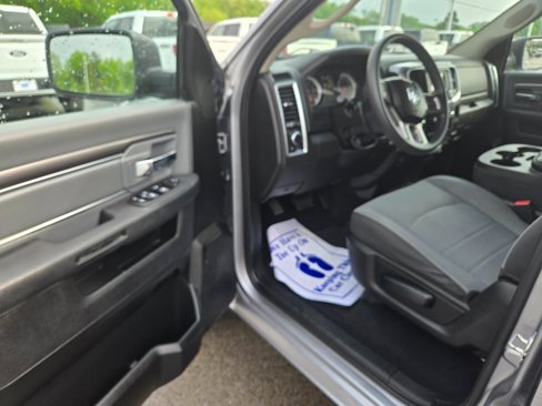 Used 2021 RAM 1500 Classic SLT image 6