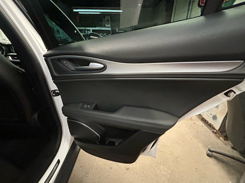 Used 2018 Alfa Romeo Stelvio Ti Sport image 23