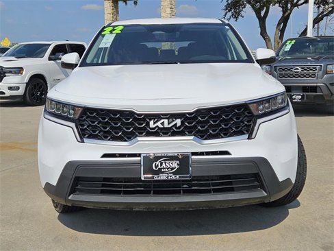 Used 2022 Kia Sorento LX image 2