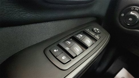 Used 2015 Jeep Cherokee Latitude w/ Comfort/Convenience Group image 21