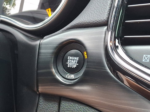 Used 2019 Jeep Grand Cherokee Laredo image 30