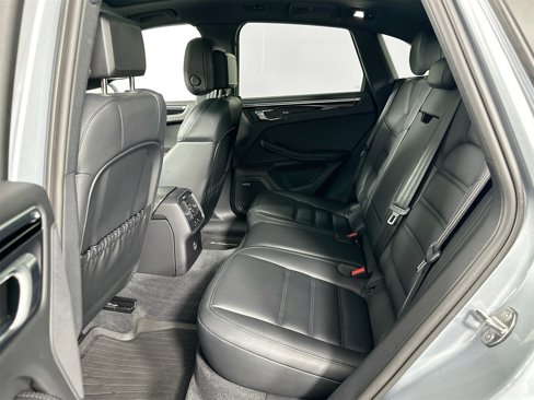 Certified 2024 Porsche Macan image 27