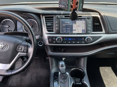 Used 2016 Toyota Highlander XLE image 9
