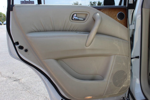 Used 2011 INFINITI QX56 4WD w/ Theater Pkg image 19