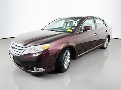 Used 2011 Toyota Avalon Limited image 3