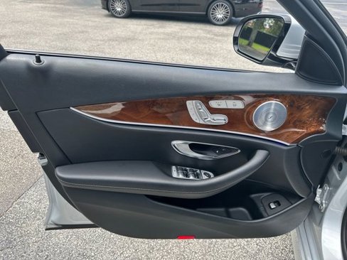 Used 2017 Mercedes-Benz E 300 4MATIC image 19