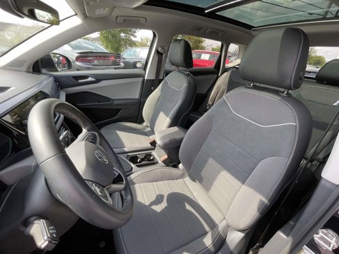 Used 2024 Volkswagen Taos SE image 27